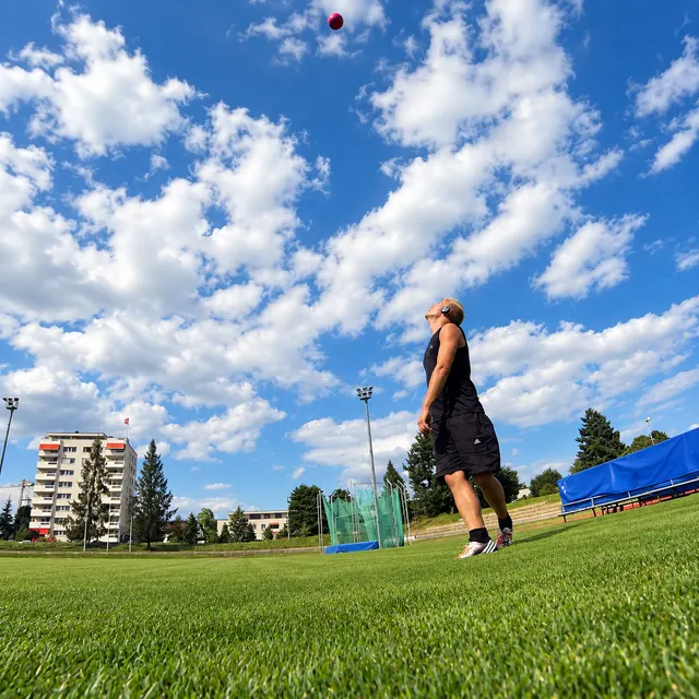 Blick zum Ball im Himmel