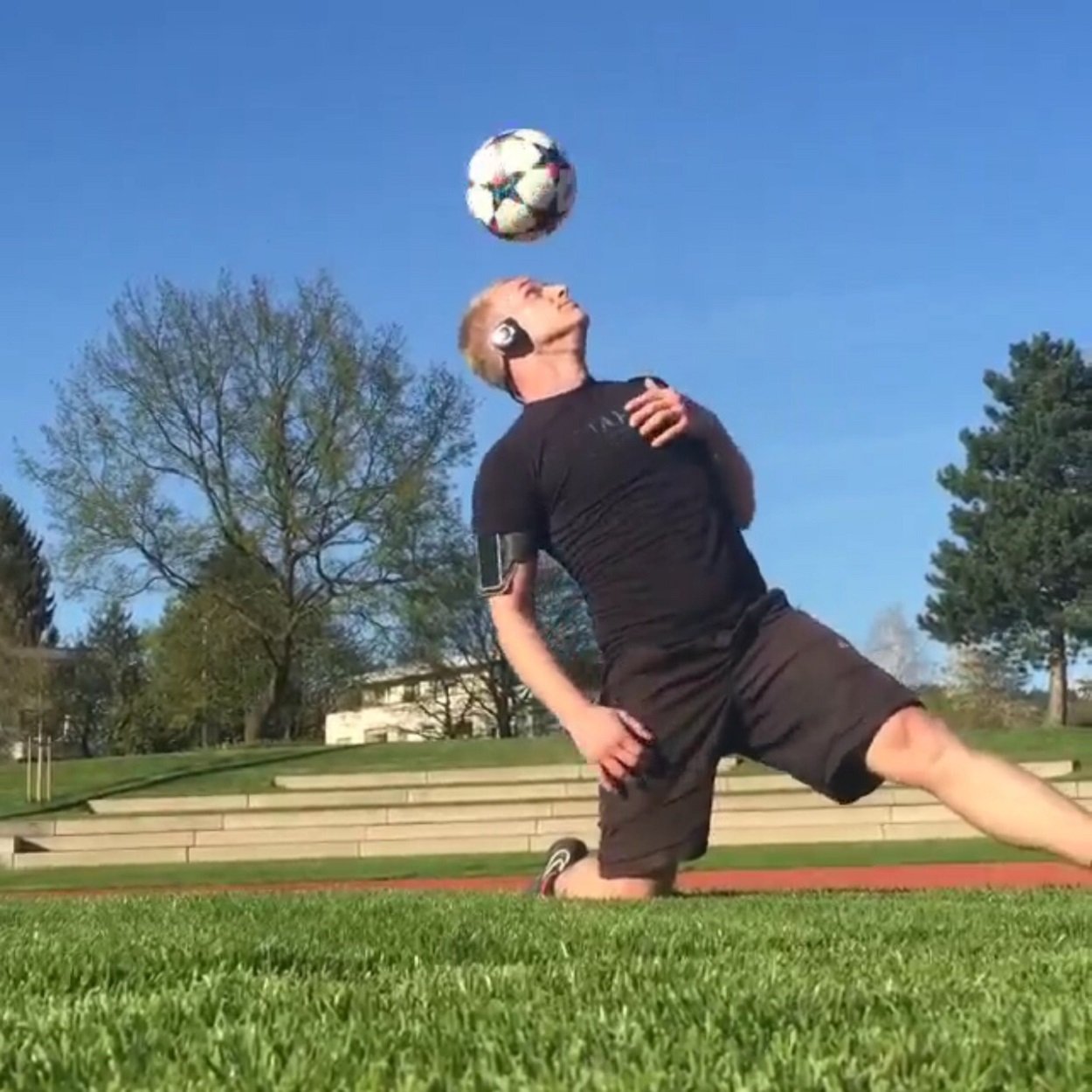 Freestyle-Football-Workshop mit begeisterten Teilnehmern